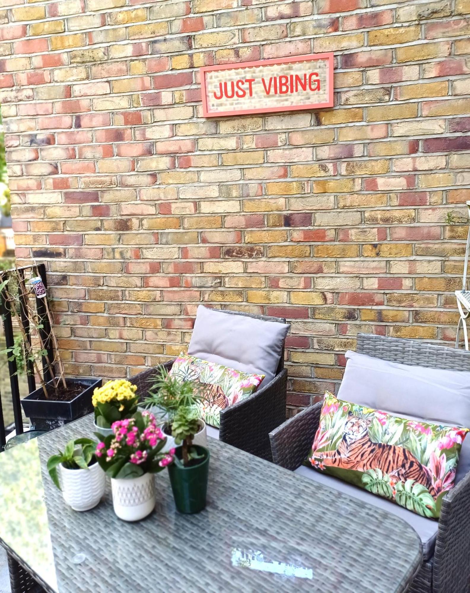 Olympia 2 Bed Terrace Apartment London
