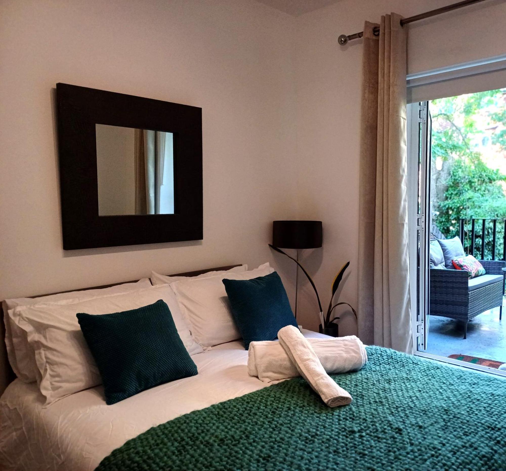 Olympia 2 Bed Terrace * London