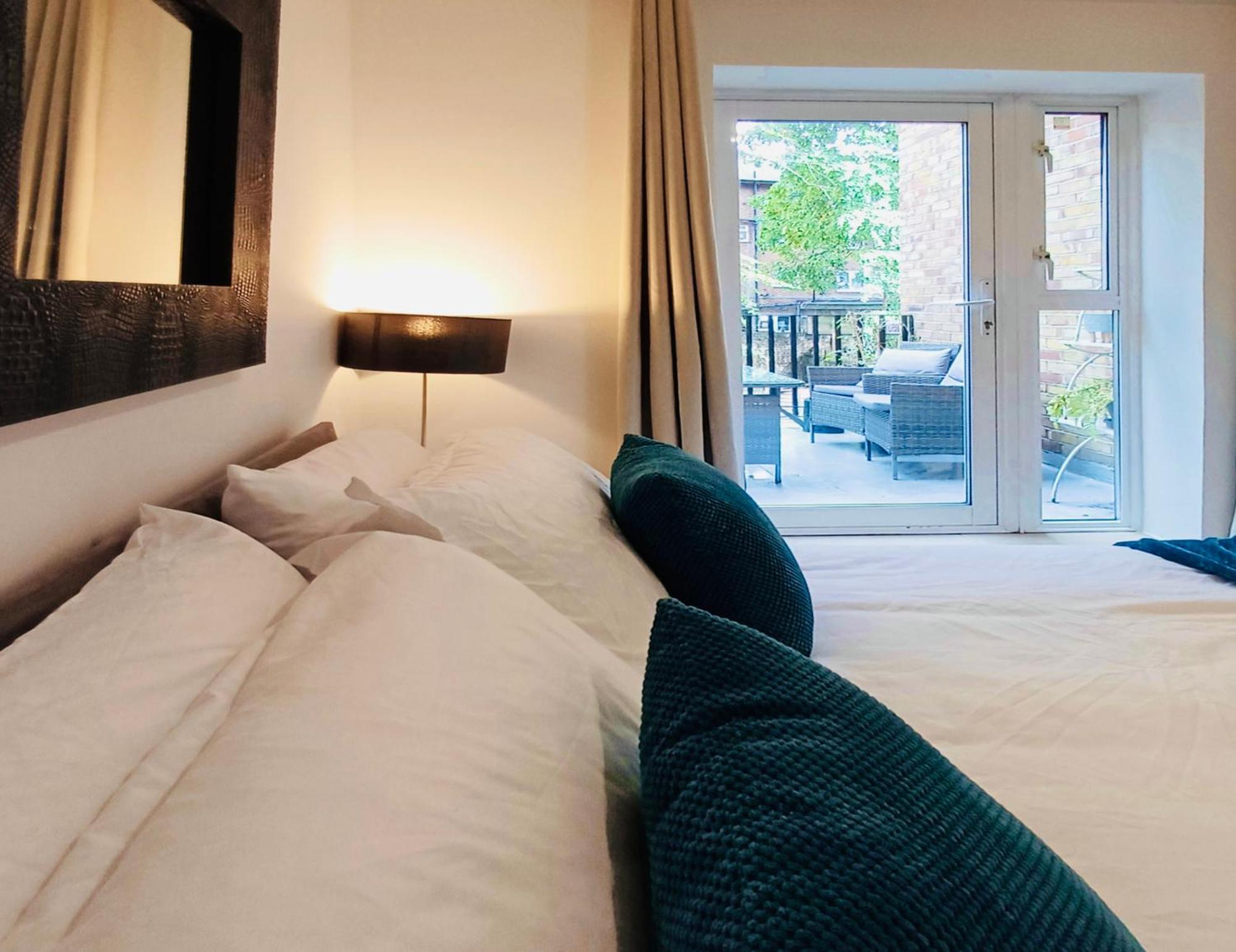 Apartment Olympia 2 Bed Terrace London